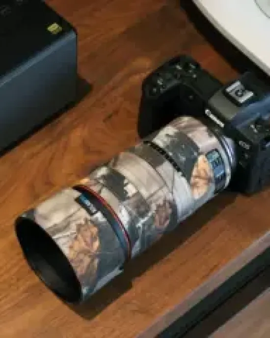 Canon RF100mm F2.8 L MACRO IS USM Lens Cover (Brown jungle camouflage) Canon RF100mm F2.8 L MACRO IS USM Lens Cover (Brown jungle camouflage)