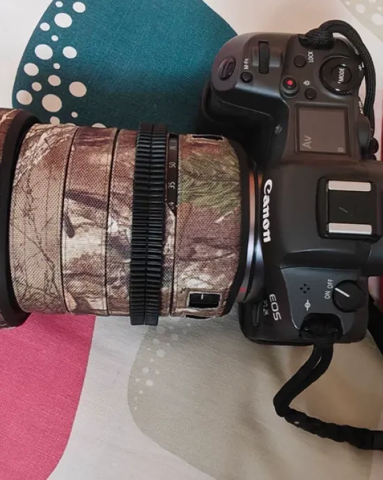 Canon RF 24-105mm f4L IS USM Lens Cover (Grey digital camouflage) Canon RF 24-105mm f4L IS USM Lens Cover (Grey digital camouflage)