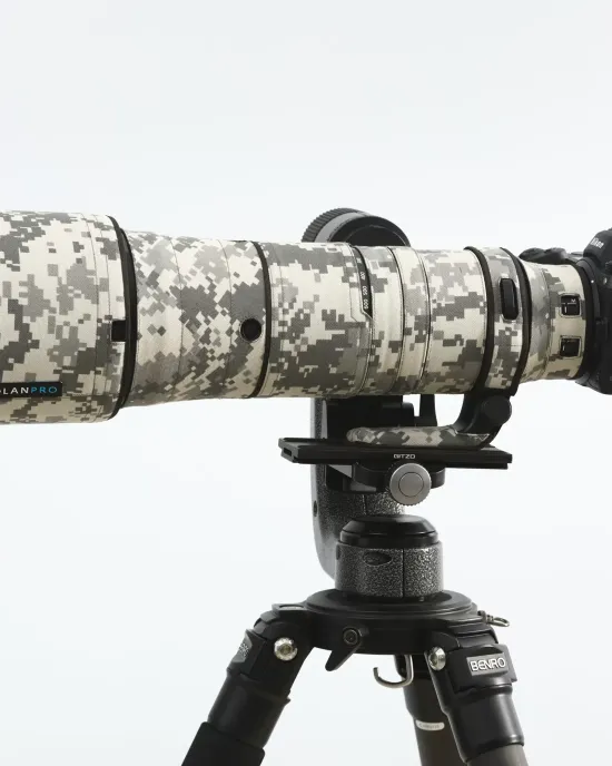 Nikon Z 180-600mm F/5.6-6.3 VR Lens Cover (Grey digital camouflage) Nikon Z 180-600mm F/5.6-6.3 VR Lens Cover (Grey digital camouflage)